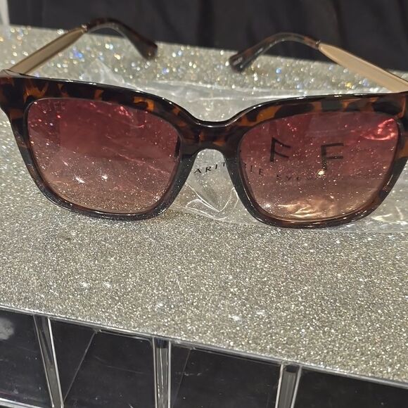 Diff Eyewear Hailey Sunglasses- Dunmor Tortoise Brown Gradient - Picture 8 of 9